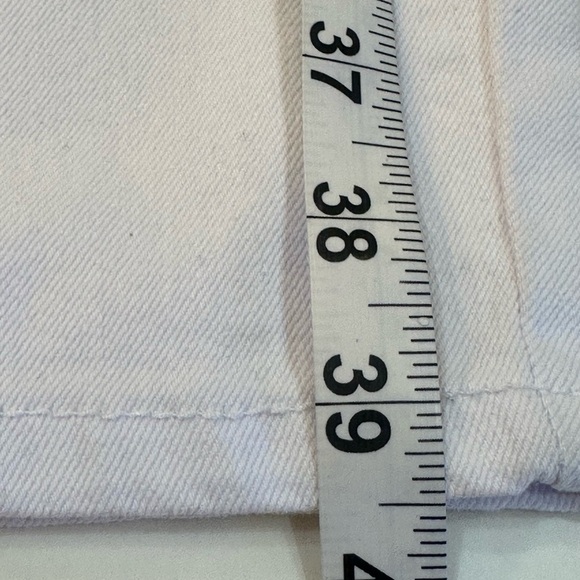 FASHION NOVA Women ‘s White 5 Pocket Style Jeans Size 11 Stretchy Material - Picture 6 of 8